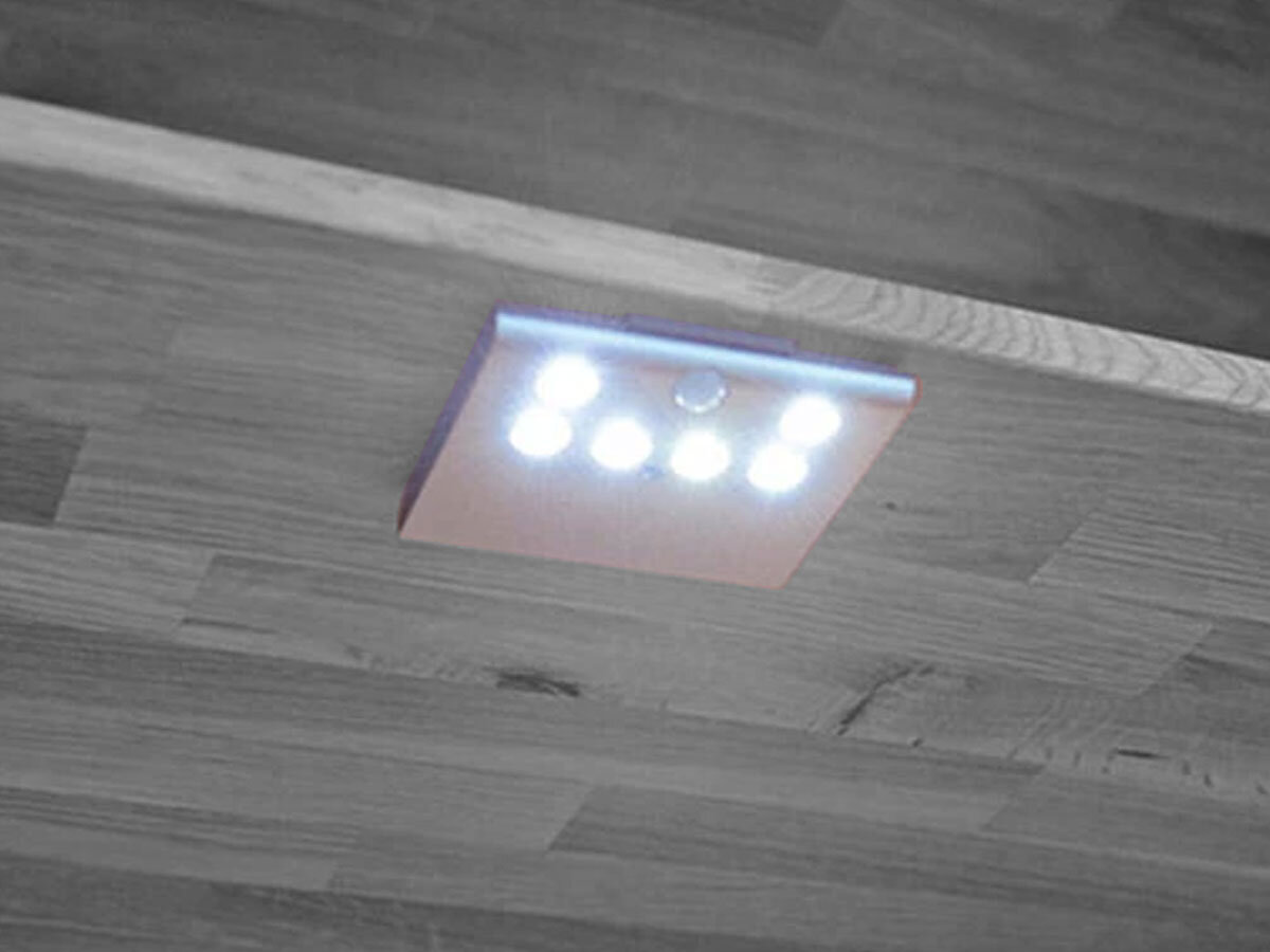 M&H Kleiderschrank Innenbeleuchtung LED