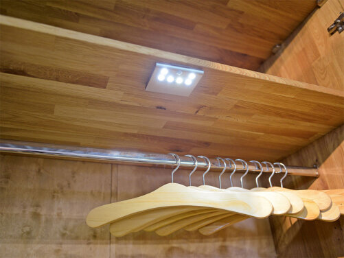 M&amp;H Kleiderschrank Innenbeleuchtung LED